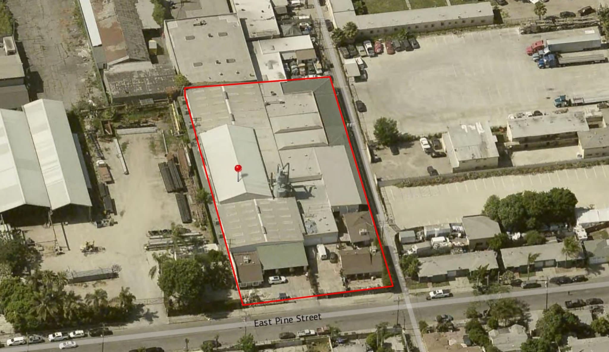 High‑Utility ±13,254 SF Building  ±1 AC Lot - 533 & 541 E Pine St, Compton, CA — photo 1