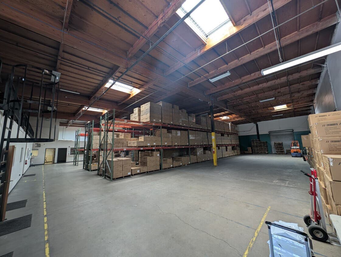1521 W Pomona Rd, Corona, CA 92880